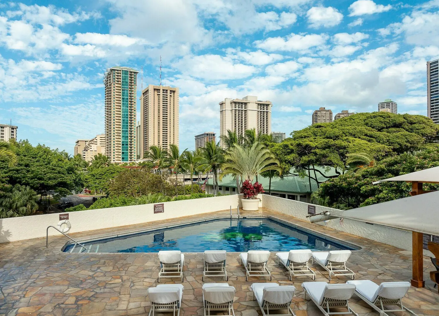 Private Owned Studio At Luana Hotel, Partial Ocean & City View, Flat Rate, No Resort Fee! 호놀룰루