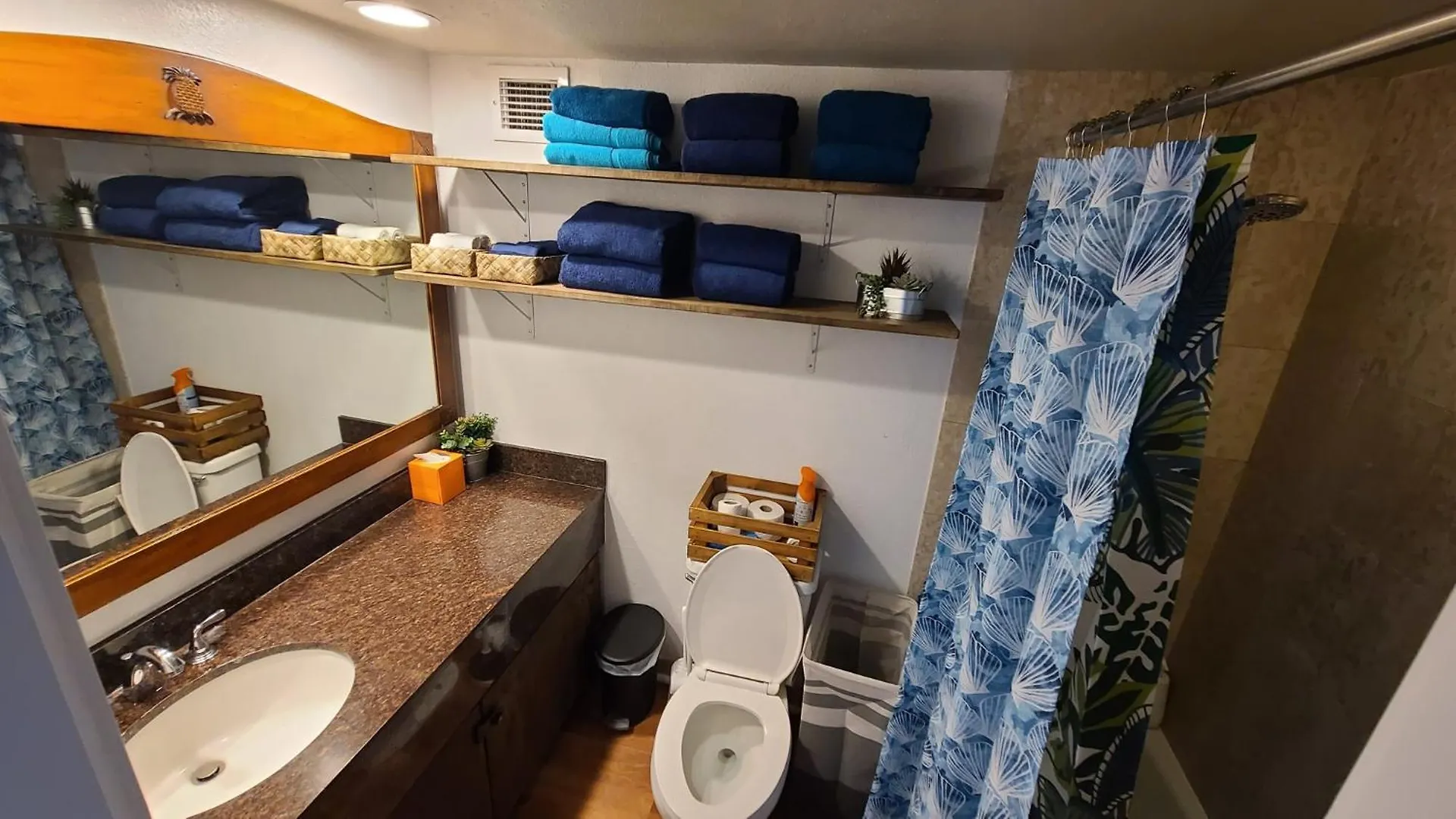 Private Owned Studio At Luana Hotel, Partial Ocean & City View, Flat Rate, No Resort Fee! 호놀룰루 호텔